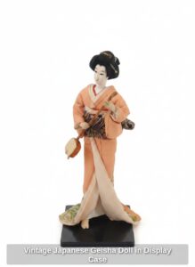 Vintage-Japanese-Geisha-Doll-in-Display-Case