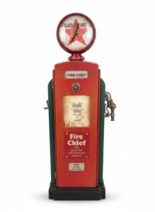 Fire-Chief-Model-C-Gasoline-Pump-Display-Cabinet-with-Clock-fifth-image