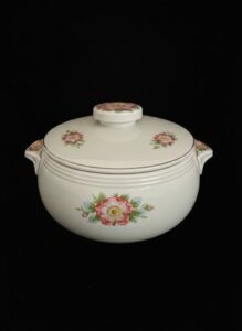 Vintage-Halls-Superior-Quality-Kitchenware-Rose-White-Casserole-Dish-with-Lid-model-