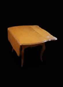 Vintage-Queen-Anne-Style-Cherry-Wood-Drop-Leaf-Side-Table