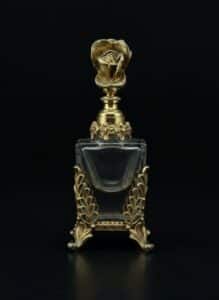 Vintage-Regency-Vanity-Rose-Motif-Ormolu-Style-Gold-Glass-Ornate-Perfume-Bottle