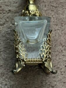 Vintage-Regency-Vanity-Rose-Motif-Ormolu-Style-Gold-Glass-Ornate-Perfume-Bottle-second-image