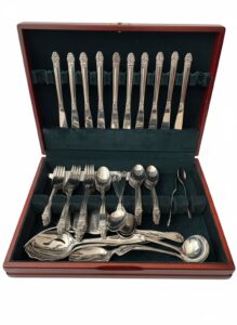 Crown-Tiara-Stainless-Steel-Flatware-Set-for-with-Chest-second-image