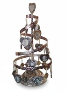 Family-Tree-Photo-Display-Stand-with-Heart-Frames
