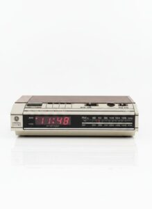 General-Electric-FM-or-AM-Clock-Radio-third-image