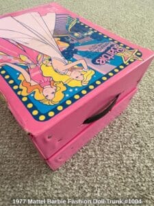 Mattel-Barbie-Fashion-Doll-Trunk-second-image