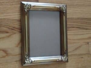 Ornate-Gilt-Finished-Picture-Frame