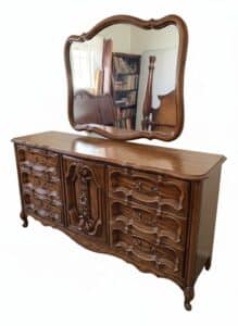 Thomasville-French-Provincial-Serpentine-Nine-Drawer-Dresser-with-Mirror