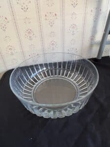 Vintage-Arcoroc-USA-Starburst-Pattern-Clear-Glass-Serving-Bowl-second-image