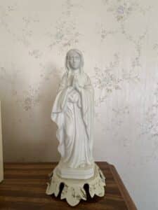 Vintage-Bisque-Porcelain-Virgin-Mary-Figural-Lamp