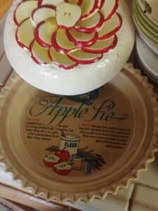 Vintage-Ceramic-Apple-Pie-Dish-with-Lid-Made-in-Portugal