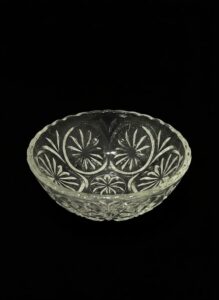 Anchor-Hocking-Medallion-Clear-Glass-Bowl-second-image