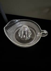 Hazel-Atlas-Crisscross-Pattern-Citrus-Juicer