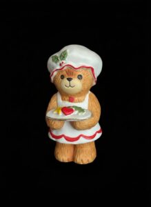 Lucy-and-Me-Bear-Figurine-Chef-with-Cookie
