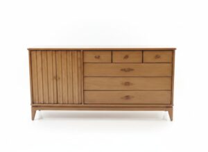 Mid-Century-Modern-Broyhill-Credenza-or-Dresser