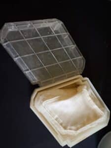 Red-Vintage-Powder-Container-or-Compact-second-image