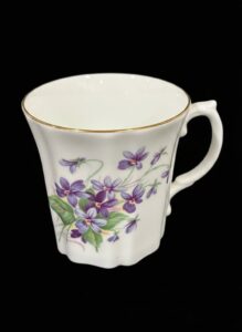 Royal-Grafton-Fine-Bone-China-Violet-Pattern-Mug