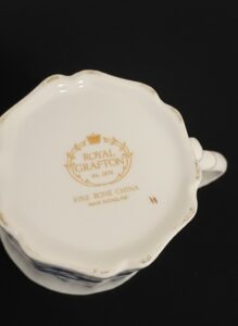 Royal-Grafton-Fine-Bone-China-Violet-Pattern-Mug-second-image