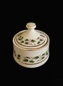 Royal-Limited-Holly-Holiday-Creamer-and-Sugar-Bowl-Set