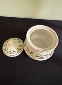 Royal-Limited-Holly-Holiday-Creamer-and-Sugar-Bowl-Set-second-image