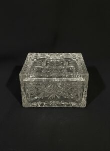 Vintage-Anchor-Hocking-Pressed-Glass-Prescut-Trinket-Box