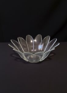 Vintage-Clear-Glass-Lotus-Flower-Shaped-Bowl-second-image