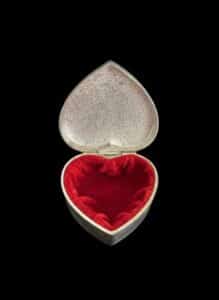 Vintage-Godinger-Silver-Plated-Heart-Shaped-Trinket-Box-second-image