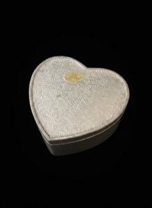 Vintage-Godinger-Silver-Plated-Heart-Shaped-Trinket-Box-third-image