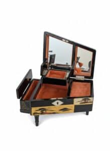 Vintage-Japanese-Lacquerware-Musical-Jewelry-Box-Grand-Piano-Shape-second-image