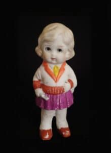Vintage-Made-in-Japan-Bisque-Figurine-of-a-Girl