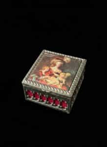 Vintage-Musical-Keepsake-Box-with-Marie-Antoinette-Portrait