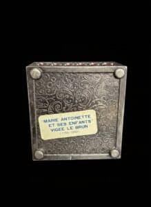 Vintage-Musical-Keepsake-Box-with-Marie-Antoinette-Portrait-third-image