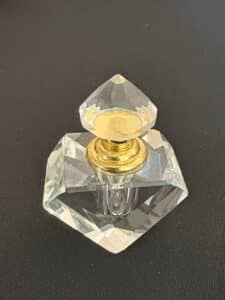 Vintage-Oleg-Cassini-Crystal-Perfume-Bottle-second-image