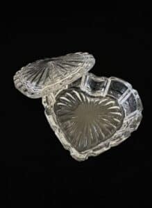 Vintage-Pressed-Glass-Heart-Shaped-Trinket-Box-with-Sunburst-Pattern-second-image