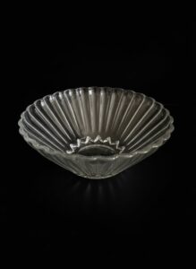 Vintage-Star-Pattern-Clear-Glass-Serving-Bowl-with-Scalloped-Edge