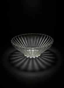 Vintage-Star-Pattern-Clear-Glass-Serving-Bowl-with-Scalloped-Edge-second-image