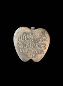 Vintage-The-Big-Apple-New-York-Belt-Buckle