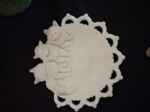 Westmoreland-Milk-Glass-Three-Kittens-Plate-with-Reticulated-Edge