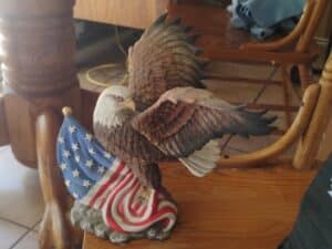 Bald-Eagle-and-American-Flag-Figurine-1