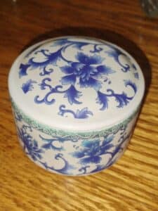 Blue-and-White-Porcelain-Trinket-Box-1