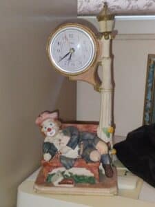 Clown-on-Bench-Table-Clock