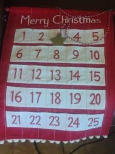 Fabric-Hanging-Advent-Calendar-1