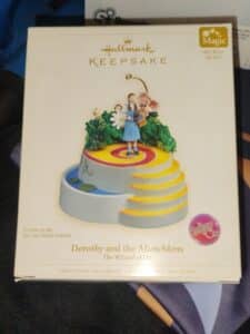 Hallmark-Keepsake-Dorothy-and-the-Munchkins-Magic-Ornament-1