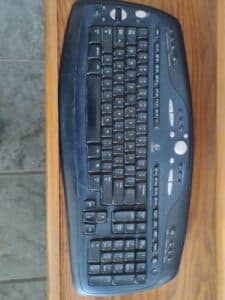 Logitech-LX-Cordless-Desktop-Keyboard-and-Mouse-1