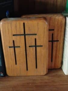 Mid-Century-Modern-Style-Wooden-Three-Crosses-bookends-1