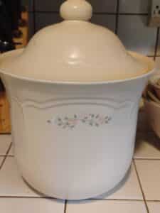 Pfaltzgraff-Tea-Rose-pattern-canister-1