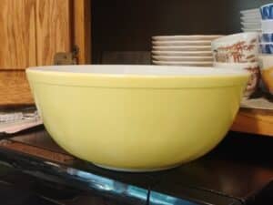 Pyrex-Primary-Color-Mixing-Bowl-Yellow-1-1