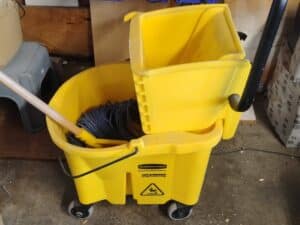 Rubbermaid-WaveBrake-Qt-Side-Press-Mop-Bucket-Wringer-Combo-1