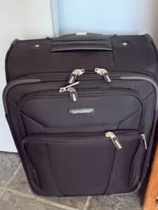 Samsonite-Softside-Spinner-Carry-On-Luggage-second-image-1