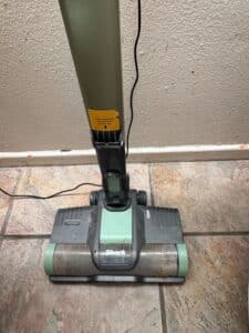 Shark-Rocket-Pro-Cordless-Stick-Vacuum-IZC-third-image